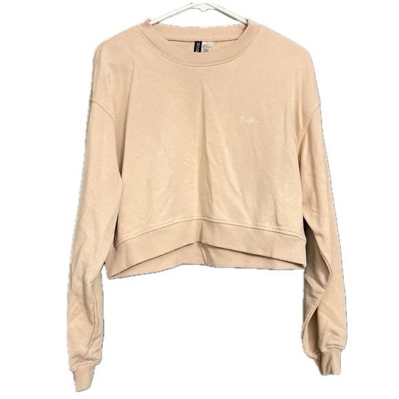 H&M Tops - H&M light pink pullover. Smile embroidered